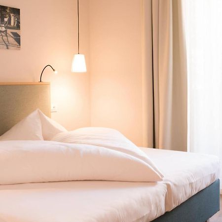 Flora Hotel & Suites Merano Bagian luar foto