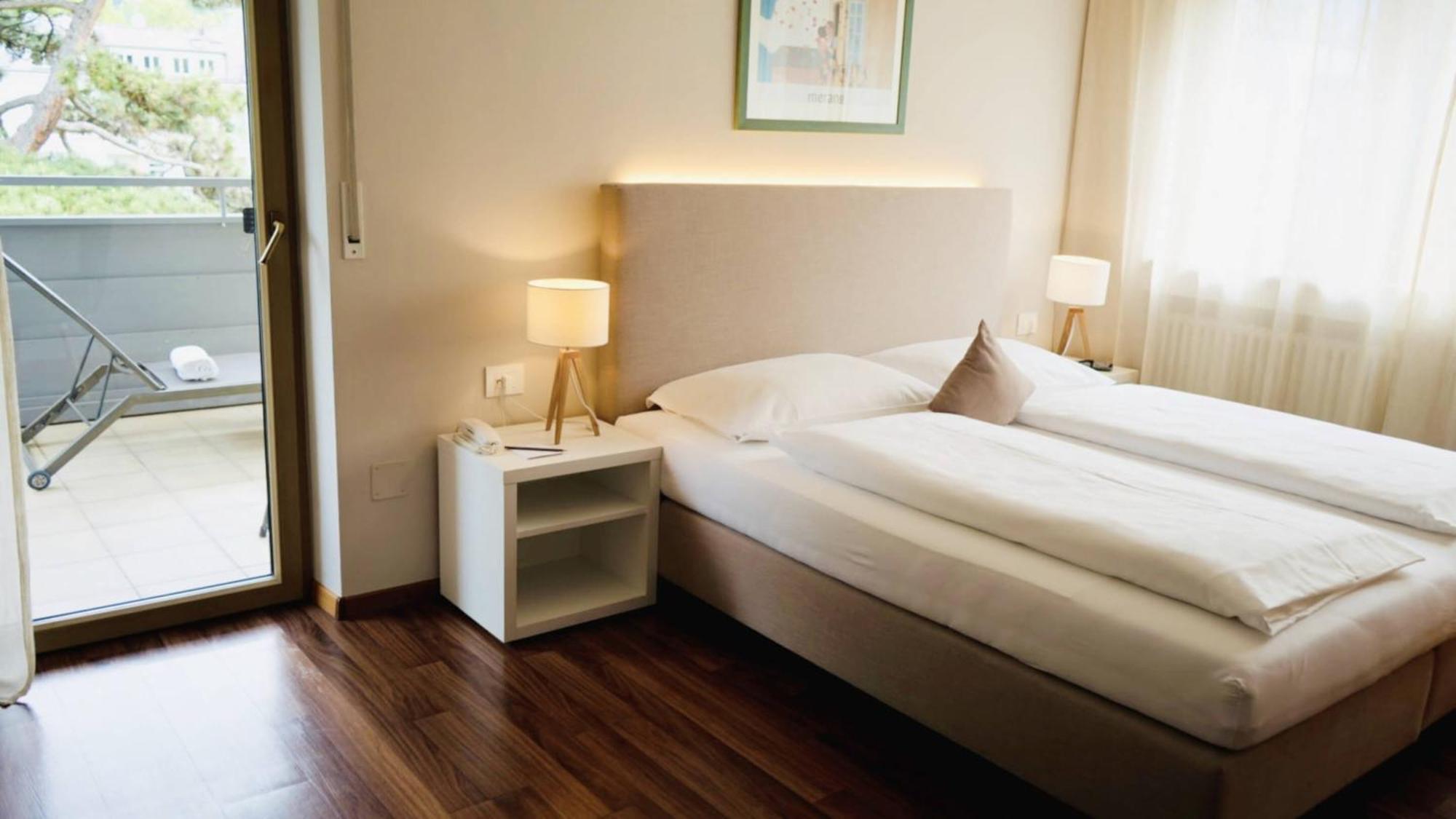 Flora Hotel & Suites Merano Bagian luar foto