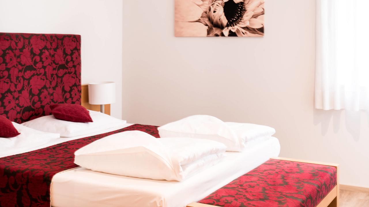 Flora Hotel & Suites Merano Bagian luar foto