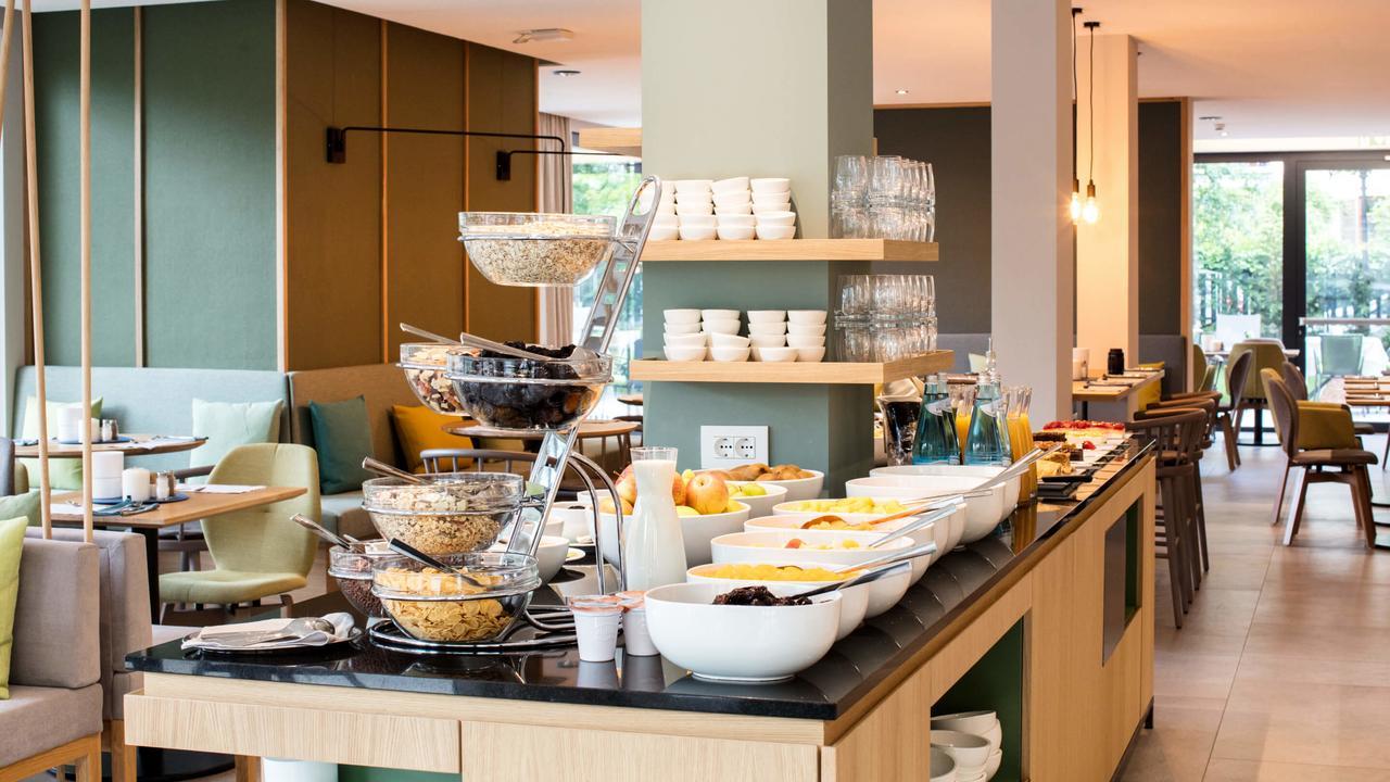 Flora Hotel & Suites Merano Bagian luar foto