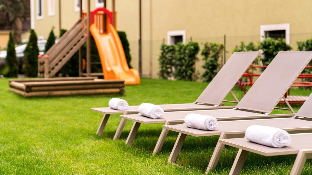 Flora Hotel & Suites Merano Bagian luar foto